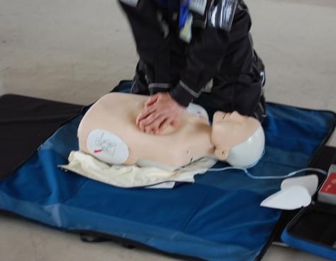 胸骨圧迫・人工呼吸・AED